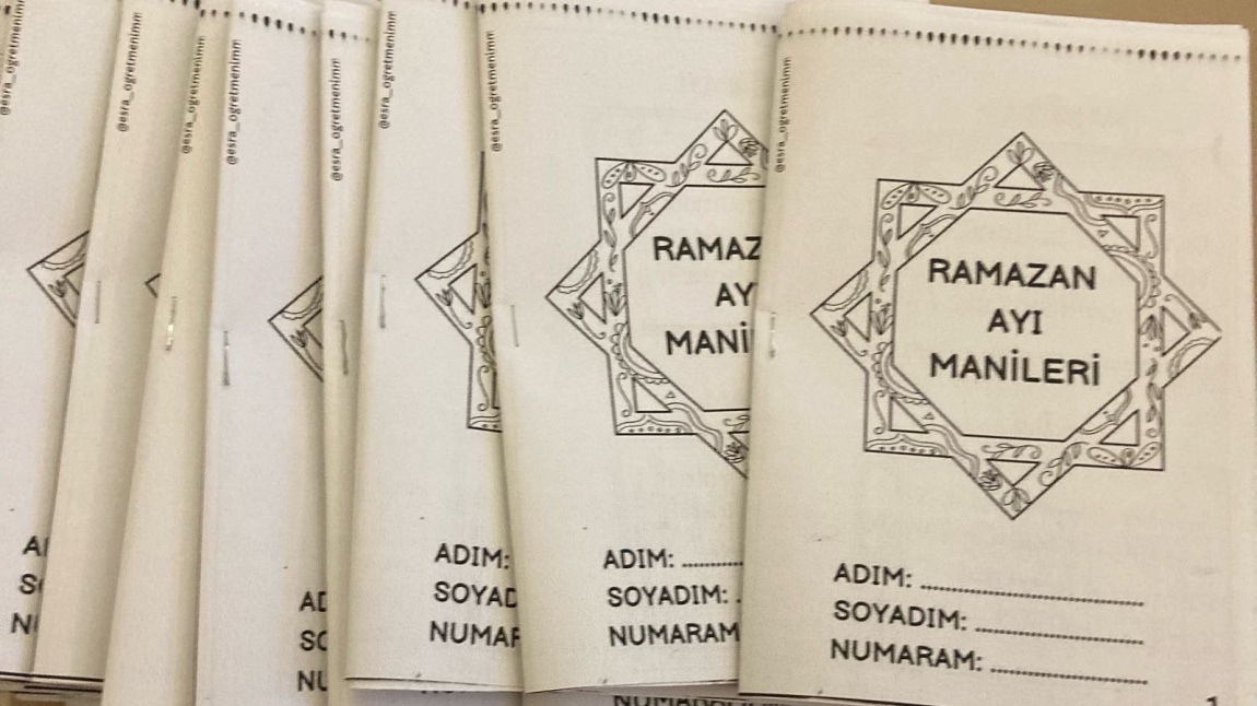 Okulumuz 3/D Sınıfı Öğrencilerinden  Ramazan manisi kitabı çalışmaları…